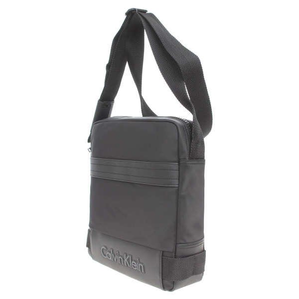 detail Calvin Klein pánská taška K50K502053 černá