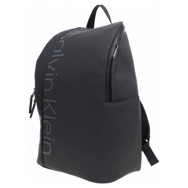detail Calvin Klein pánský batoh K50K507322 BAX Ck black