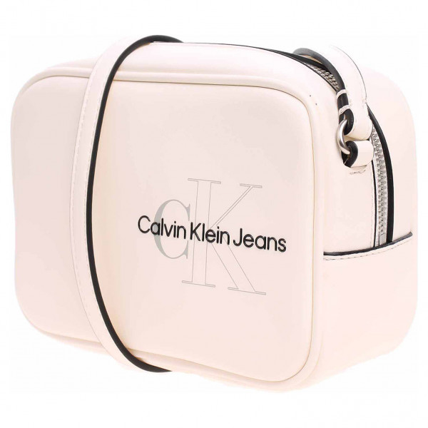 detail Calvin Klein dámská kabelka K60K609312 02X warm white