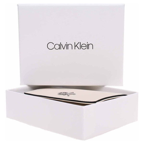 detail Calvin Klein dámská peněženka K60K607181 PAS birch