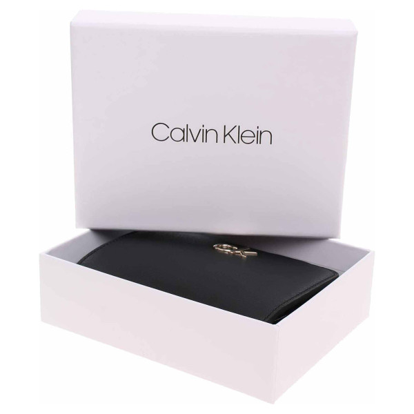 detail Calvin Klein dámská peněženka K60K608455 BAX Ck Black